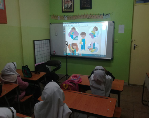 تدریس درس «بچه مسلمان»در کلاس های پایه اول
