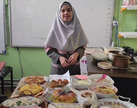 جشنواره ی غذاهای محلی مربوط به درس آزاد فارسی پایه پنجم