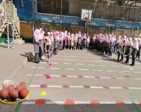 رقابت پرتاب توپ درون مدرسه ایی دوره اول